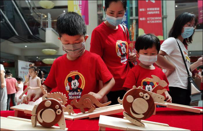 “ช่างไม้ผู้เปี่ยมด้วยพรสวรรค์” จีนประดิษฐ์สุดยอดของเล่นสไตล์โบราณช่วยพัฒนาสติปัญญา_fororder_200913muwanju5