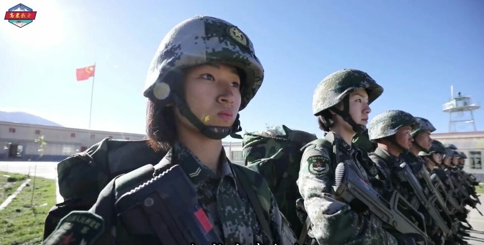 西藏女兵巡逻边境线：“我站立的地方是中国！我们就是祖国的界碑！”