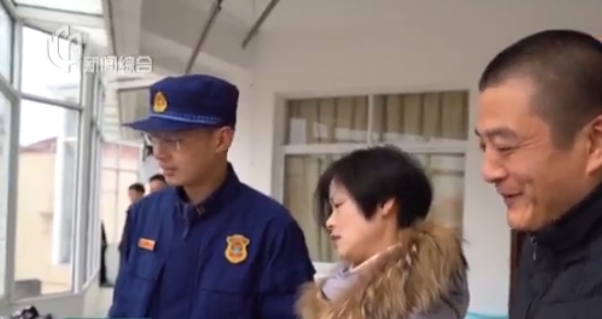 看看新闻网@视频｜新春走基层|家人"突现"训练场 给消