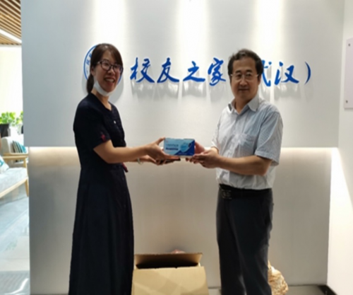 爱心企业“武汉每时工业”向湖北汽车工业学院捐赠十万只口罩