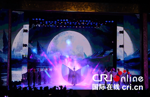 等待通过【河南在线-文字列表】郑州举行老年梦想秀决赛 载歌载舞演绎精彩人生