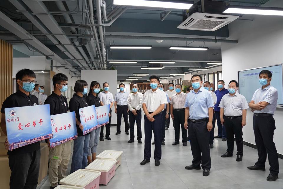 【城市远洋】郑州大学迎来万余名“小萌新” 花式迎新温暖学子心