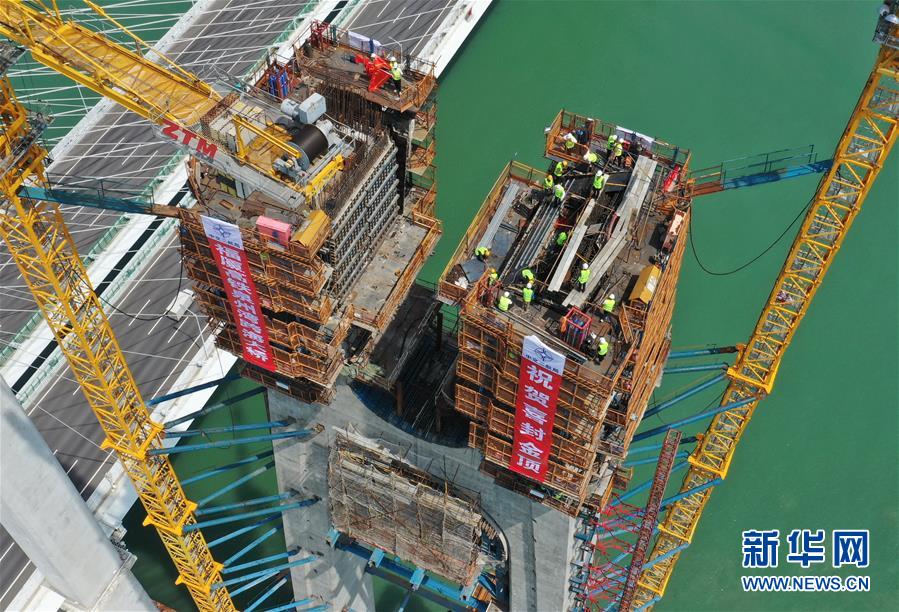 新建福厦铁路泉州湾跨海大桥南岸主塔封顶