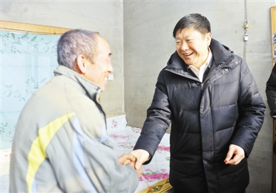 吉林市市长贺志亮到舒兰市走访慰问包保贫困户
