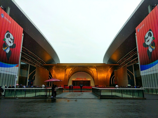 图片默认标题 图片默认标题_fororder_首届中国国际进口博览会举办地国家会议中心(上海) 摄影:王竹