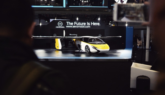 图片默认标题 图片默认标题_fororder_首届中国国际进口博览会上展示的会飞的汽车 摄影:李晋