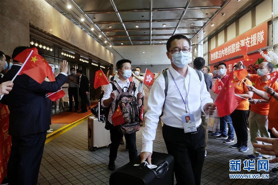 “感恩有您！”——香港市民自发欢送内地核酸检测支援队离港