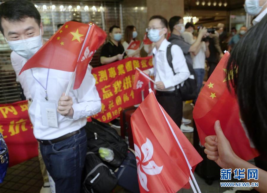 “感恩有您！”——香港市民自发欢送内地核酸检测支援队离港