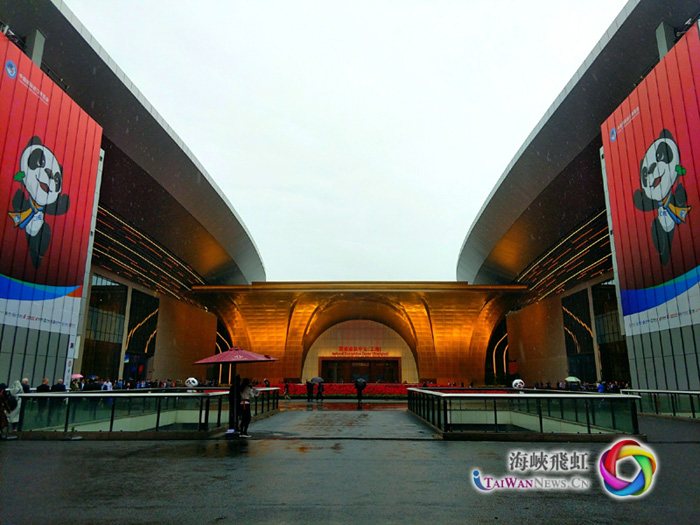 图片默认标题_fororder_首届中国国际进口博览会举办地国家会议中心（上海） 摄影：王竹