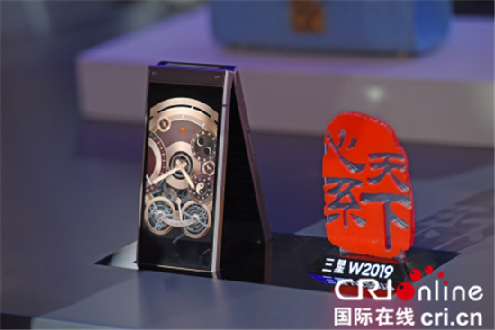 （供稿 企业列表 三吴大地无锡 移动版）“心系天下”三星W2019手机在江苏发布