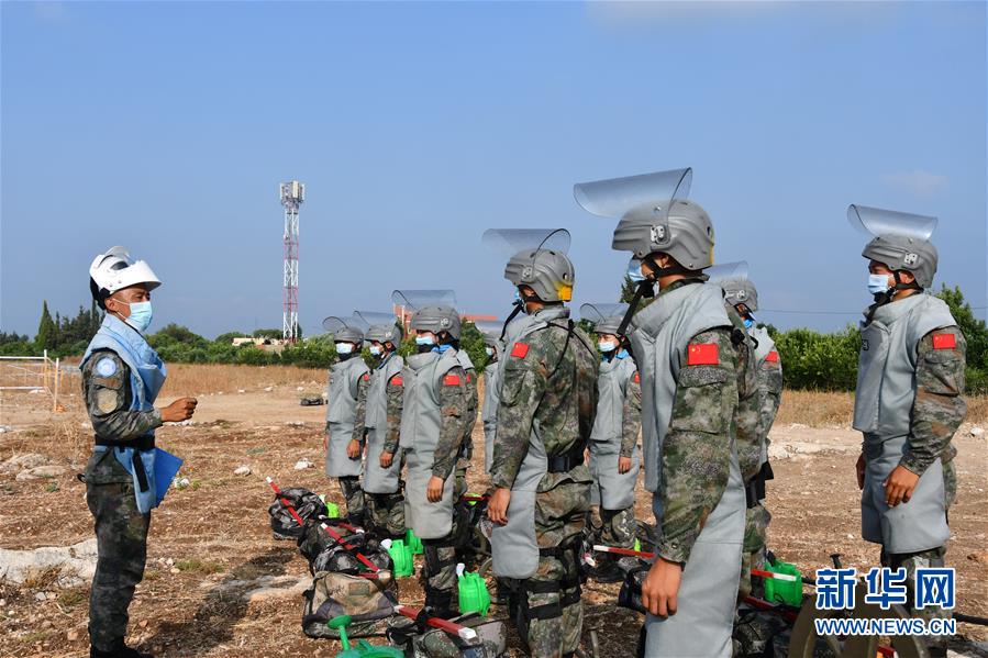 中国赴黎巴嫩维和官兵通过两种扫雷资质认证
