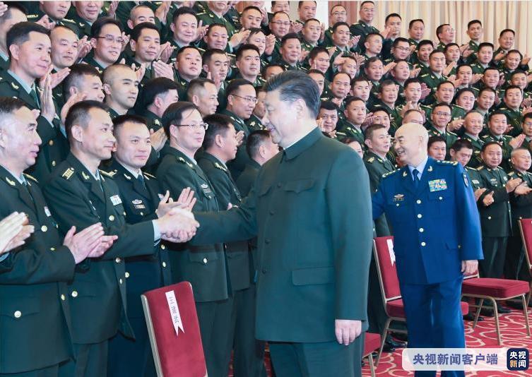 习近平春节前夕视察看望驻云南部队 向全体人民解放军指战员武警部队官兵民兵预备役人员致以新春祝福