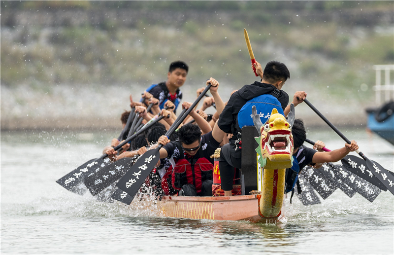 【B】【急稿】 龙舟竞渡高峡平湖 2020年中国龙舟争霸赛三峡坝前开赛
