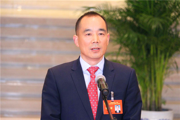 (史佳已审)【代表谈】陕西省人大代表、汉滨区忠诚村党支部书记刘瑞红:发展蔬菜种植 让全村人均可支配收入达到16779元