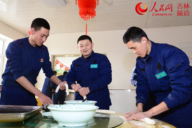 #人民网#【新春走基层】以队为家，愿做森林消防的儿子