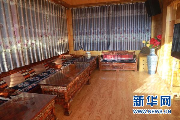 新华网@【新春走基层】“放下羊鞭”建景区——甘肃尕秀村牧民定