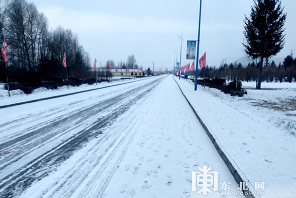中国最冷小镇迎春天首场降雪