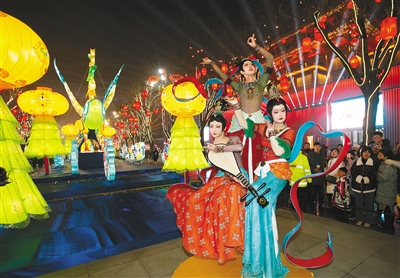 【中首 陕西 图】“不倒翁小姐姐”化身“敦煌飞天”