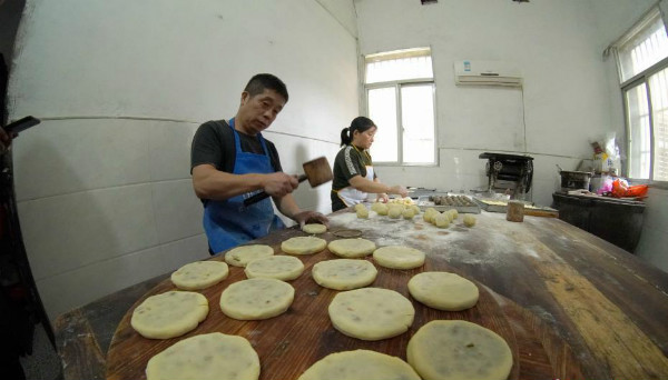 เยี่ยมชมร้านทำขนมไหว้พระจันทร์แบบดั้งเดิมที่เมืองตูชาง มณฑลเจียงซี_fororder_yb4