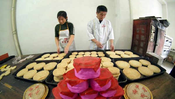 เยี่ยมชมร้านทำขนมไหว้พระจันทร์แบบดั้งเดิมที่เมืองตูชาง มณฑลเจียงซี_fororder_yb1