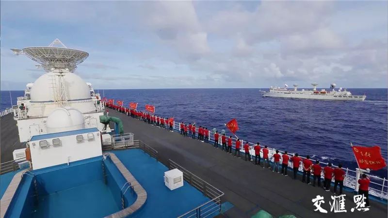 新华日报@最强“春运”：两艘远望号船回家路上相遇