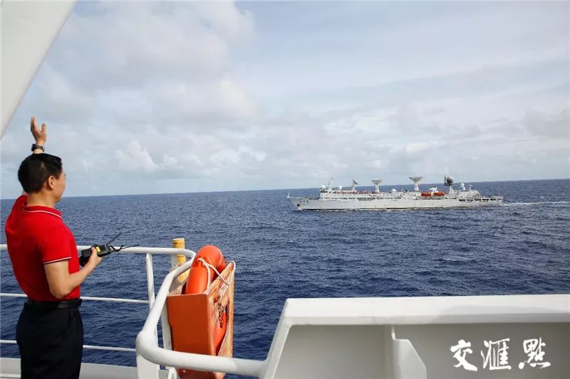 新华日报@最强“春运”：两艘远望号船回家路上相遇