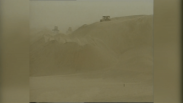 新华社：一年“吃土”200天的“沙漠美容师”