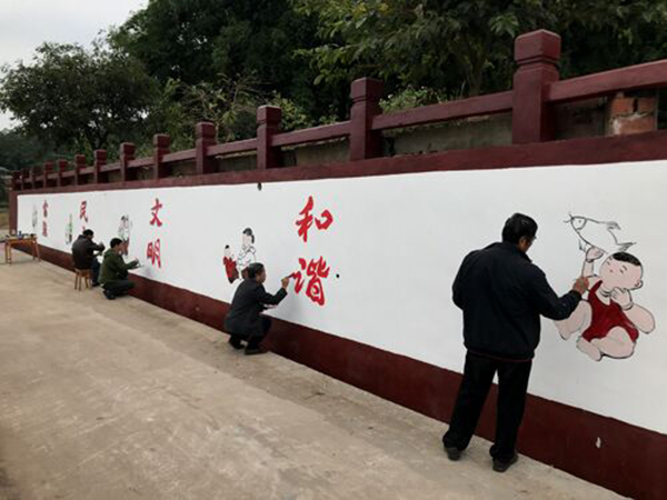 图片默认标题_fororder_1、画家们正认真的绘制壁画