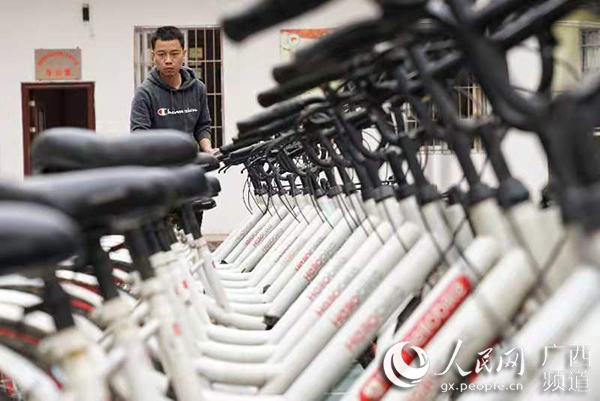 百辆扶贫单车在广西岑溪投入使用