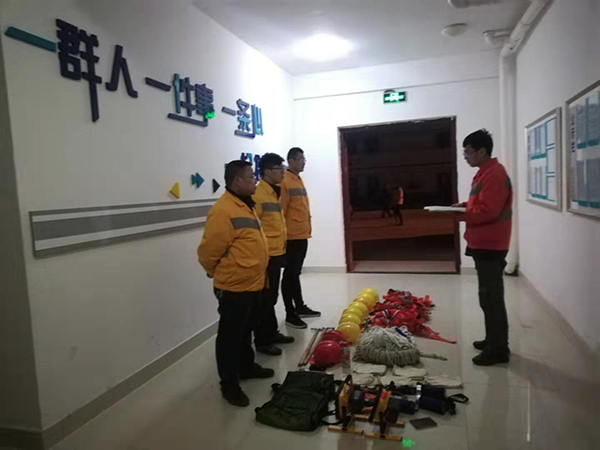 「澎湃新闻网」新春走基层｜凌晨0点到4点，他们为大桥做“体检”