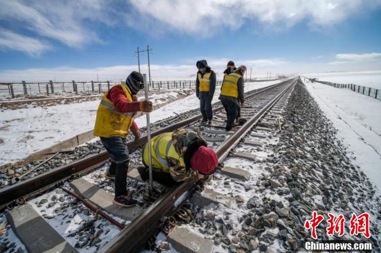 「中新网」【图刊】雪域“天路”的守护者
