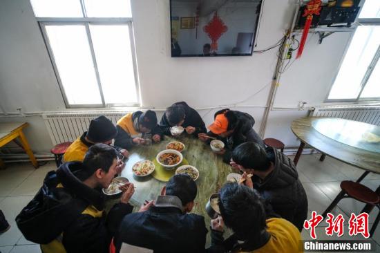 「中新网」【图刊】雪域“天路”的守护者