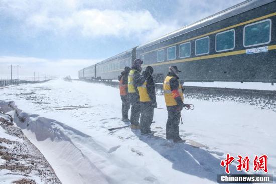 「中新网」【图刊】雪域“天路”的守护者