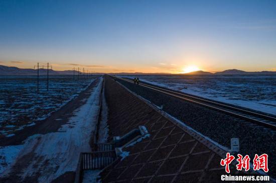 「中新网」【图刊】雪域“天路”的守护者