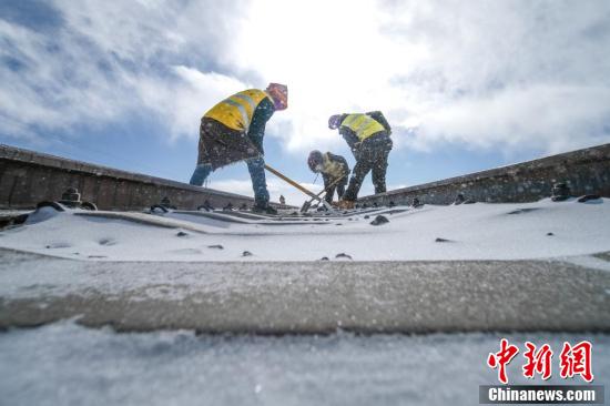 「中新网」【图刊】雪域“天路”的守护者