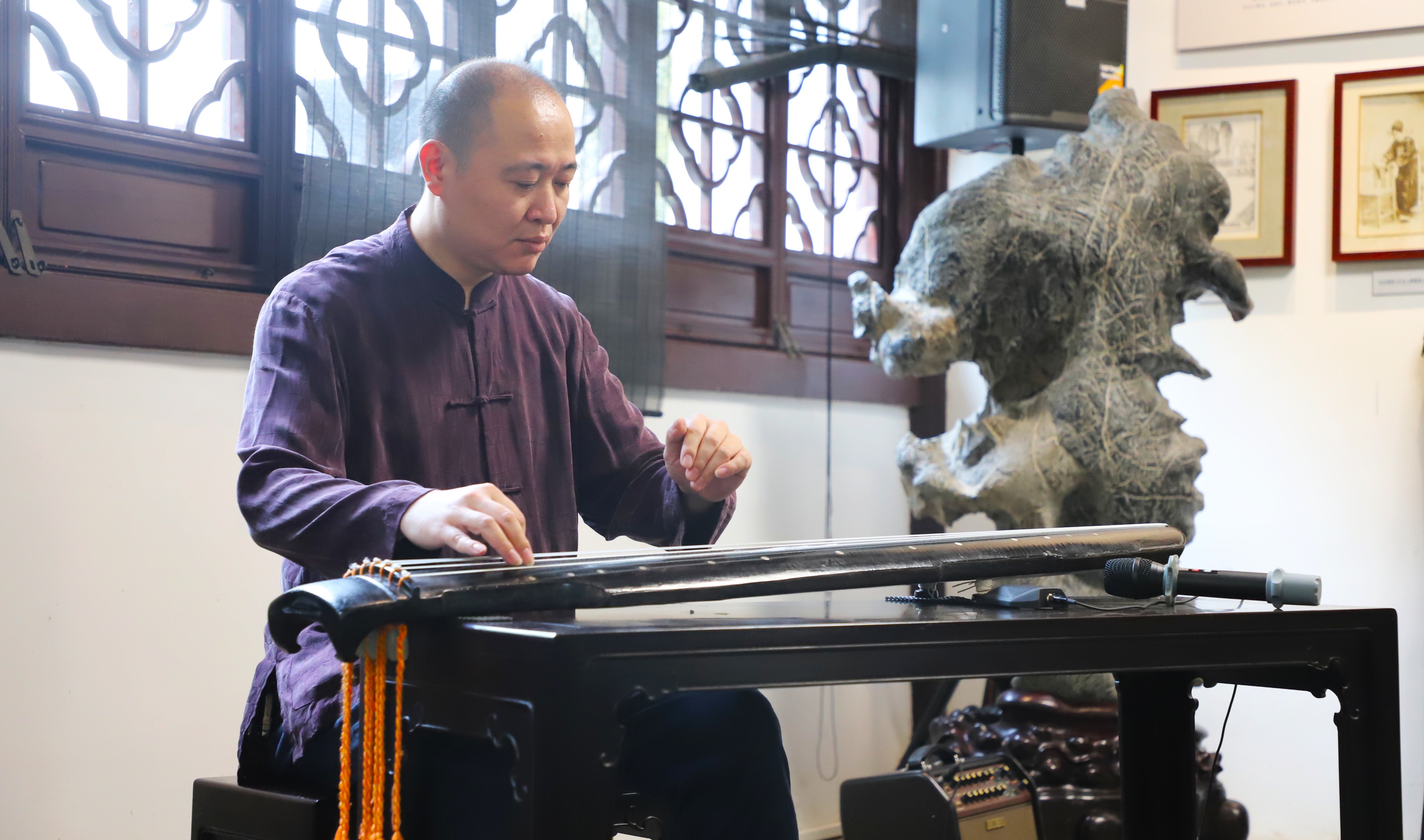 (B 文娱列表 chinanews带图 移动版)“怡然松风2020中国古琴名家怡园雅集音乐会”亮相苏州怡园