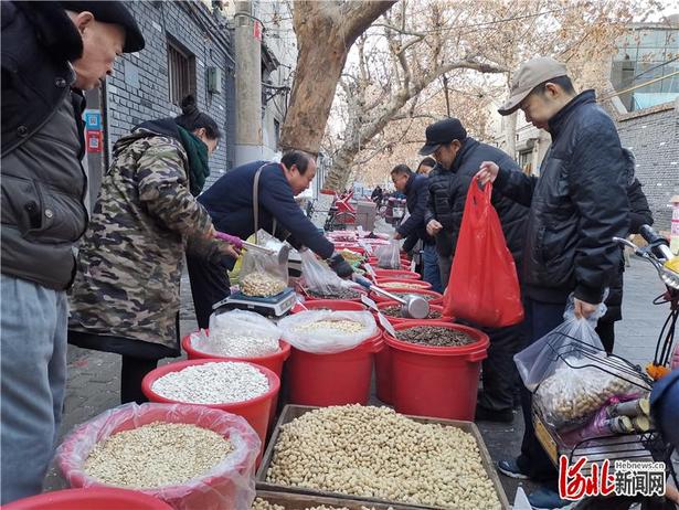河北邢台：办年货迎新春 感受老街传统年味