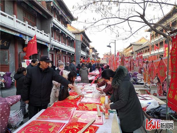 河北邢台：办年货迎新春 感受老街传统年味
