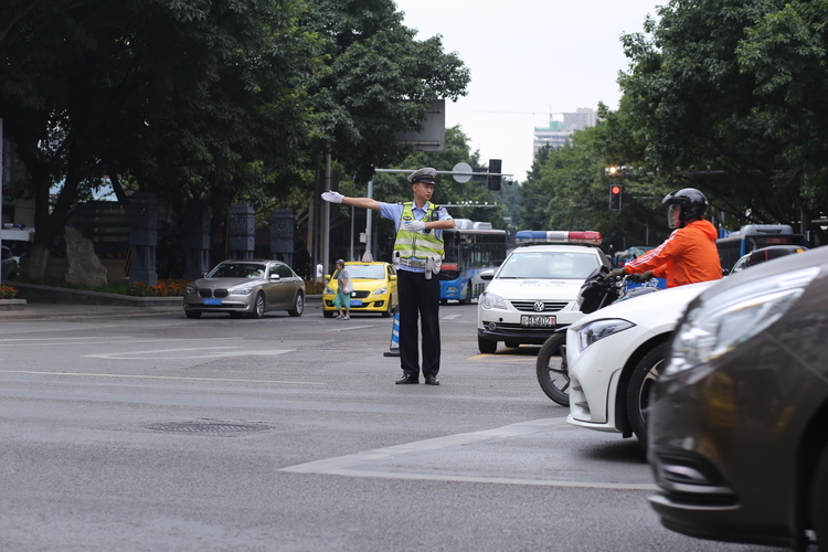【急稿】【B】中秋国庆“双节”将迎出行高峰 九龙坡警方发布交通出行指南