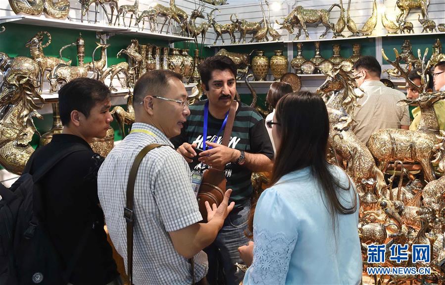 搭起连接南亚东南亚的七彩之桥——昆明加快建设区域性国际中心城市 搭起连接南亚东南亚的七彩之桥——昆明加快建设区域性国际中心城市