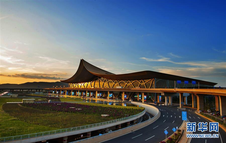 搭起连接南亚东南亚的七彩之桥——昆明加快建设区域性国际中心城市 搭起连接南亚东南亚的七彩之桥——昆明加快建设区域性国际中心城市