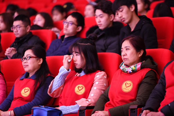 图片默认标题_fororder_听众感动落泪--（摄影-王宇）