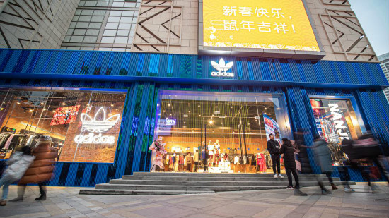 （供稿 社会广角列表 三吴大地南京 移动版）Adidas Originals FDD城市旗舰店登陆南京东方福来德（列表页标题）Adidas Originals FDD城市旗舰店登陆南京