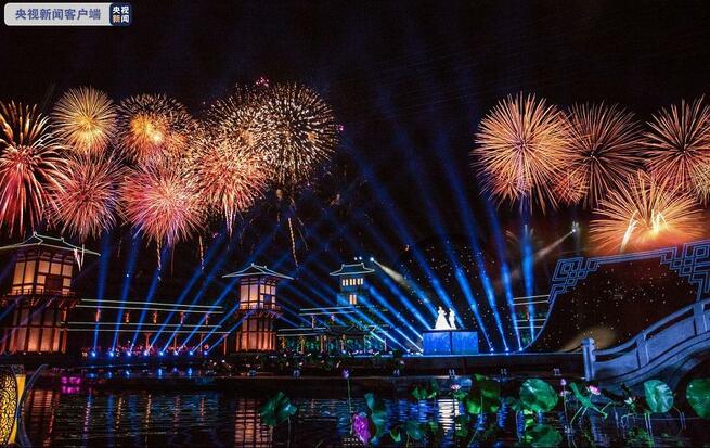 CMGの中秋節文芸の夕べ、宇宙から見た映像も_fororder_1-3