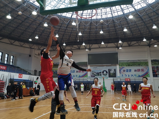 贵州紫云：返乡青年篮球赛“增友谊”  “浓乡情”