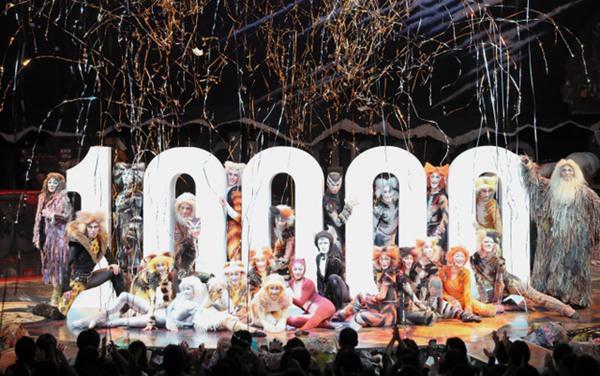 日本四季剧团音乐剧《猫》迎来第一万场演出 观众累计995万人