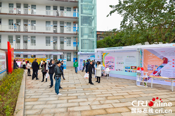 图片默认标题_fororder_5启动仪式现场的社会组织展示（摄影-廖志全）