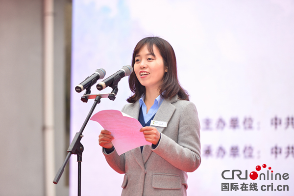 图片默认标题_fororder_4自流井区寸草社会工作服务中心主任张洁发言（摄影-廖志全）