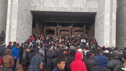 吉尔吉斯斯坦反对派将组建新政府 总统称将尽快恢复国内和平