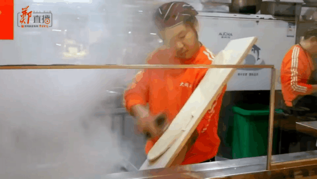 央视新闻：我愿意为你！开张10年只招聋哑人，这家“无声面馆”太